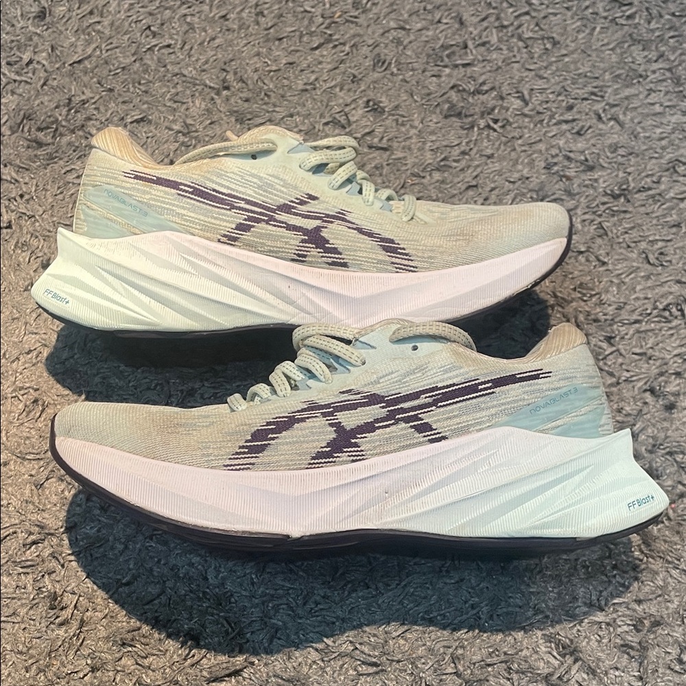 Asics novablast 3